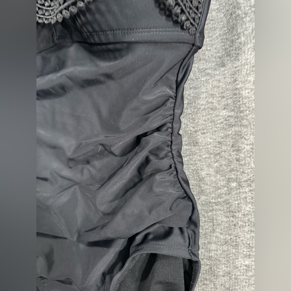 NWOT Kona sol black crochet flounce high coverage one piece swimsuit size S - Picture 3 of 9